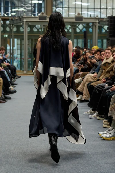 Look 19